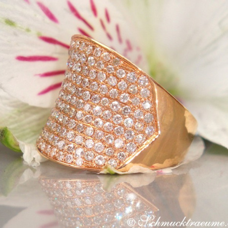 Attractive Diamond Ring
