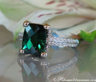 Feminine Green Tourmaline Ring with Diamonds