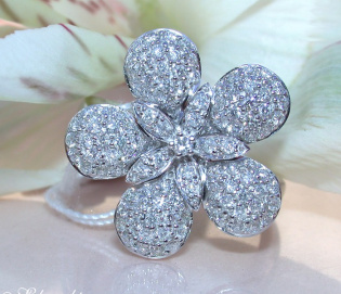 Feminine Diamond Flower Ring