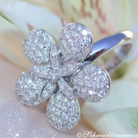 Feminine Diamond Flower Ring