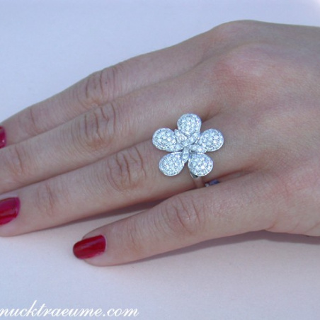 Feminine Diamond Flower Ring