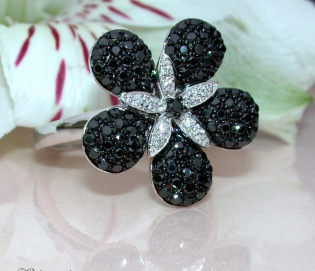 Pretty Black & White Diamond Flower Ring