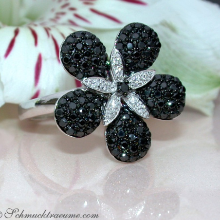 Pretty Black & White Diamond Flower Ring