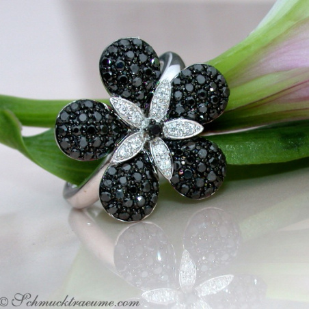 Pretty Black & White Diamond Flower Ring