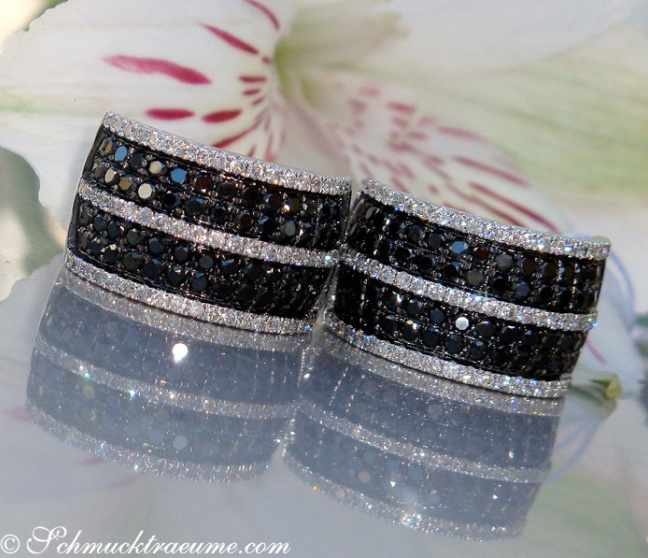Casual Smart Black & White Diamond Earrings Casual Smart Black & White Diamond Earrings