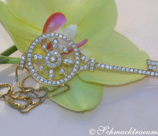Huge Diamond Key Pendant incl. Chain