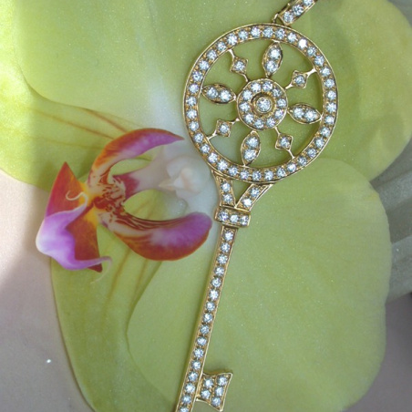 Huge Diamond Key Pendant incl. Chain