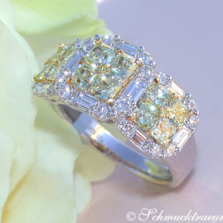 Luxurious yellow & white diamond ring