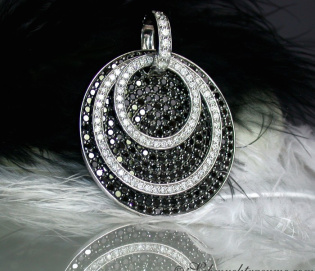 Modifiable Black & White Diamond Pendant