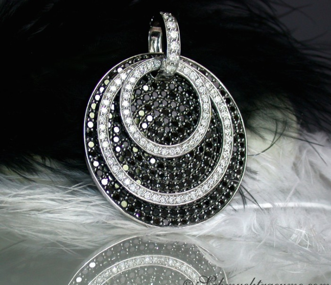 Modifiable Black & White Diamond Pendant