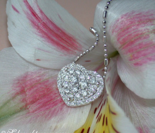 Elegant Diamond Heart Pendant incl. Chain