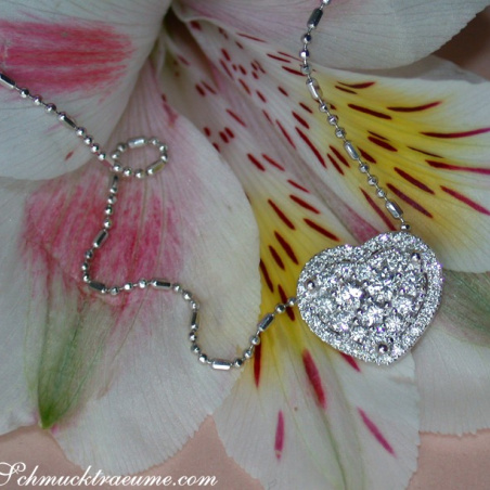 Elegant Diamond Heart Pendant incl. Chain