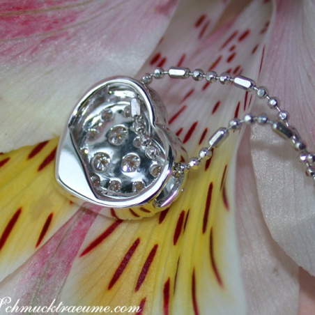 Elegant Diamond Heart Pendant incl. Chain