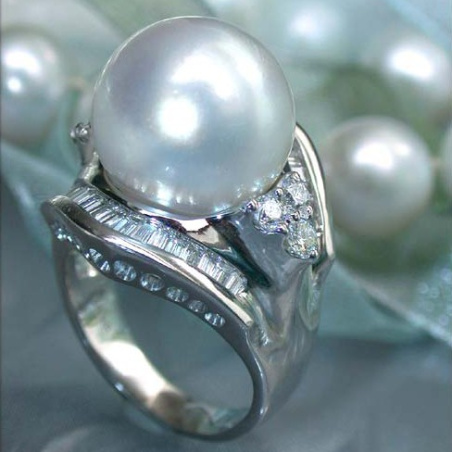 Opulenter Südseeperle Ring mit Diamanten
