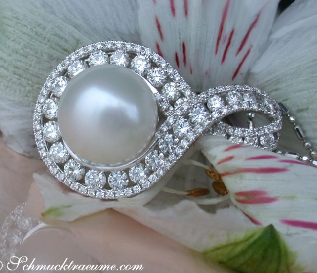 Exquisite Southsea Pearl Pendant with Diamonds Exquisite Southsea Pearl Pendant with Diamonds
