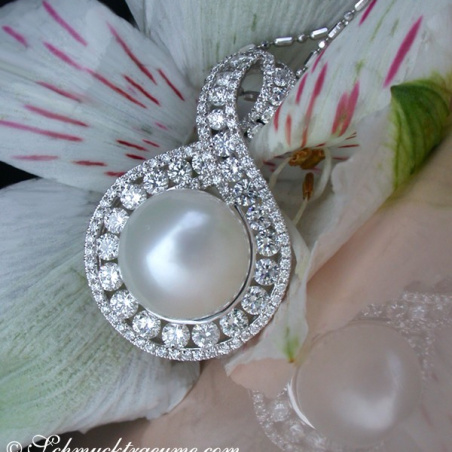 Exquisite Southsea Pearl Pendant with Diamonds
