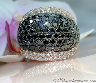 Opulent ring with black & white diamonds