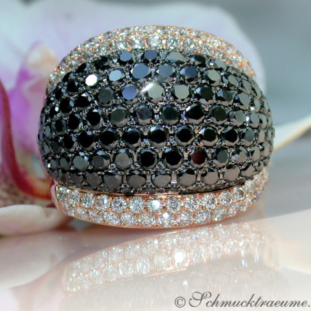 Opulent ring with black & white diamonds