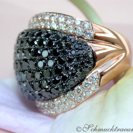 Opulent ring with black & white diamonds