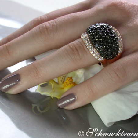 Opulent ring with black & white diamonds