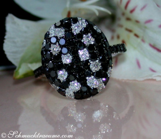 Fancy diamonds ring with black diamonds