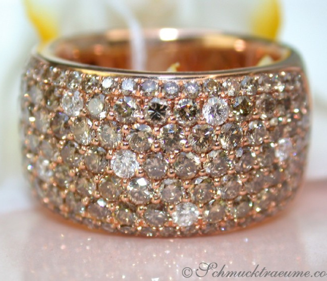 Magnificent ring with natural brown diamonds Magnificent ring with natural brown diamonds