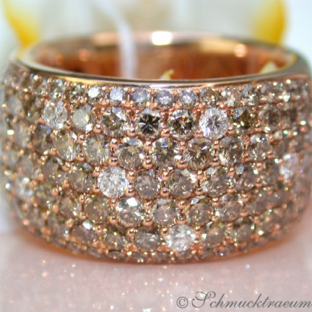 Magnificent ring with natural brown diamonds