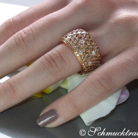 Magnificent ring with natural brown diamonds