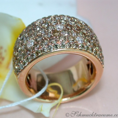 Magnificent ring with natural brown diamonds