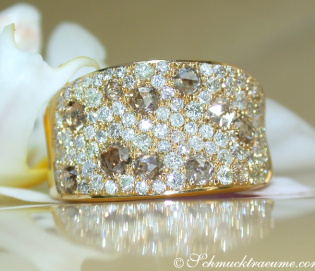 Handsome ring with white & natural brown diamonds