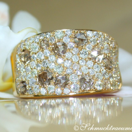 Handsome ring with white & natural brown diamonds