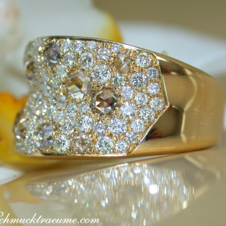 Handsome ring with white & natural brown diamonds