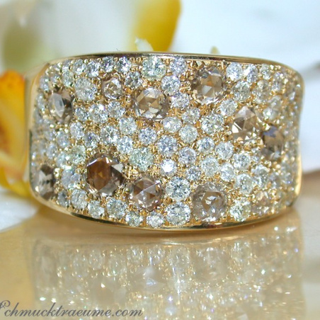Handsome ring with white & natural brown diamonds