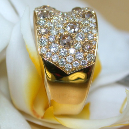Handsome ring with white & natural brown diamonds