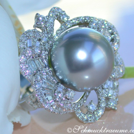 Gorgeous Tahitian Pearl Ring with Diamonds