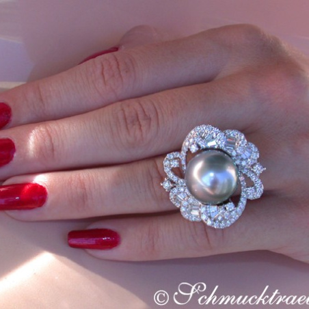 Gorgeous Tahitian Pearl Ring with Diamonds