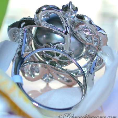 Gorgeous Tahitian Pearl Ring with Diamonds