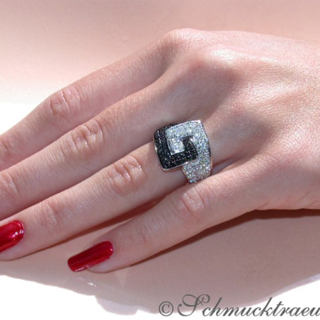 Extravagant Black & White Diamond Belt Ring