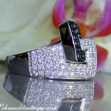 Extravagant Black & White Diamond Belt Ring