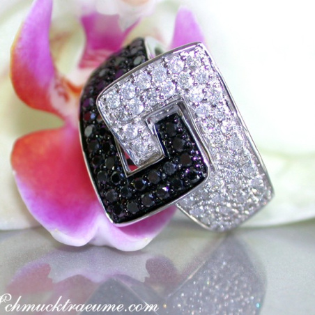 Extravagant Black & White Diamond Belt Ring
