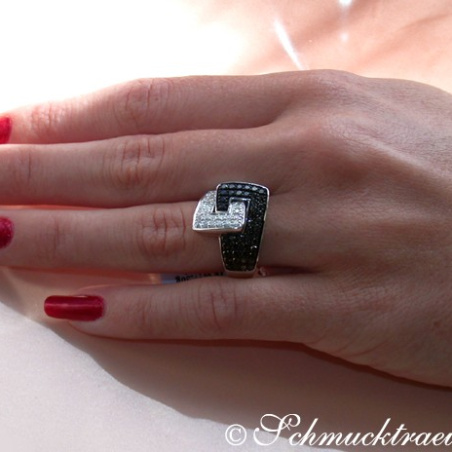 Extravagant Black & White Diamond Belt Ring