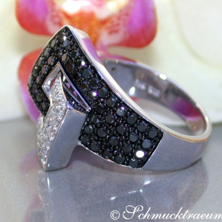 Extravagant Black & White Diamond Belt Ring