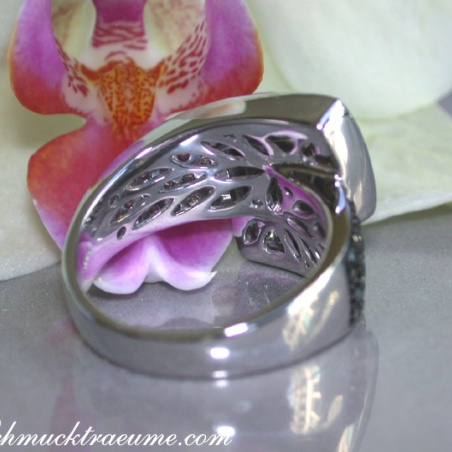 Extravagant Black & White Diamond Belt Ring