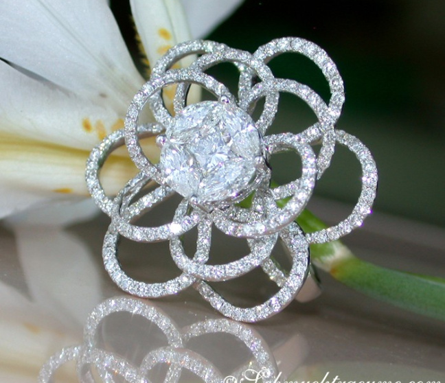 High-end Blossom Style Diamond Ring High-end Blossom Style Diamond Ring