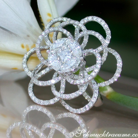 High-end Blossom Style Diamond Ring