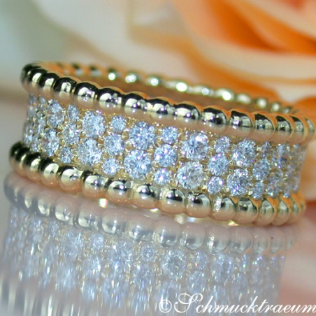 Exquisite Diamond Eternity Ring in Yellow gold 18k