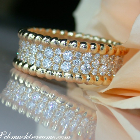 Exquisite Diamond Eternity Ring in Yellow gold 18k