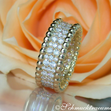 Exquisite Diamond Eternity Ring in Yellow gold 18k