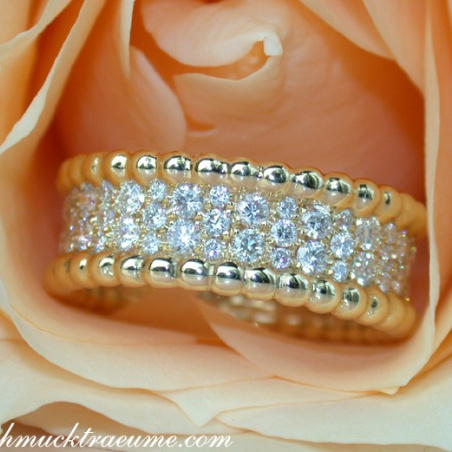 Exquisite Diamond Eternity Ring in Yellow gold 18k