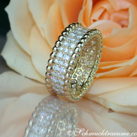 Exquisite Diamond Eternity Ring in Yellow gold 18k